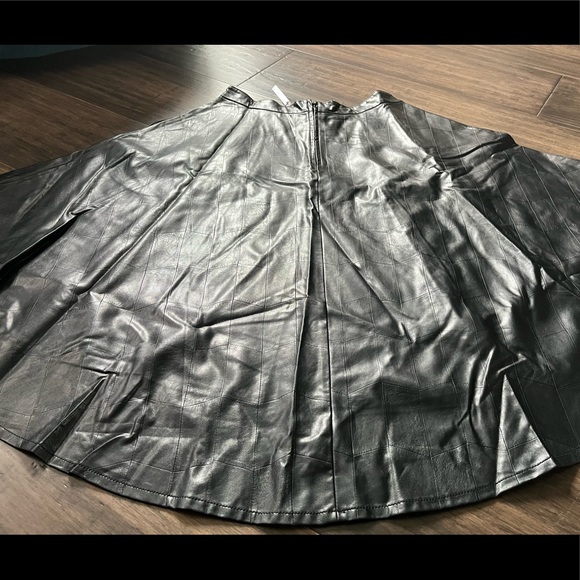 ASOS skater skirt in BLACK leather look - Picture 9 of 16
